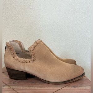 CASLON SUED beige booties. Size 11. NEW